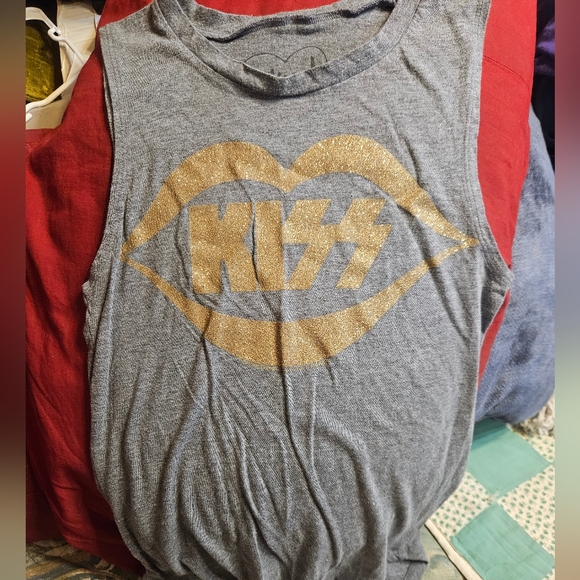 Women's Kiss Sleeveless shirt - Picture 1 of 3